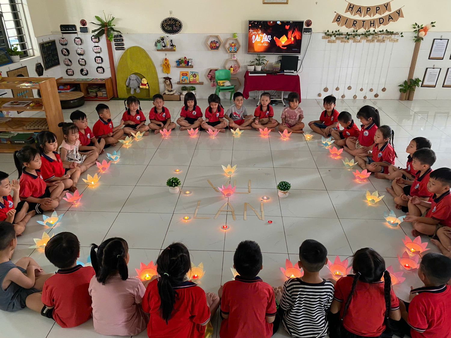 Các bạn nhỏ Trường MNPT I Mừng ngày Đại lễ Vu Lan Báo Hiếu Cha Mẹ