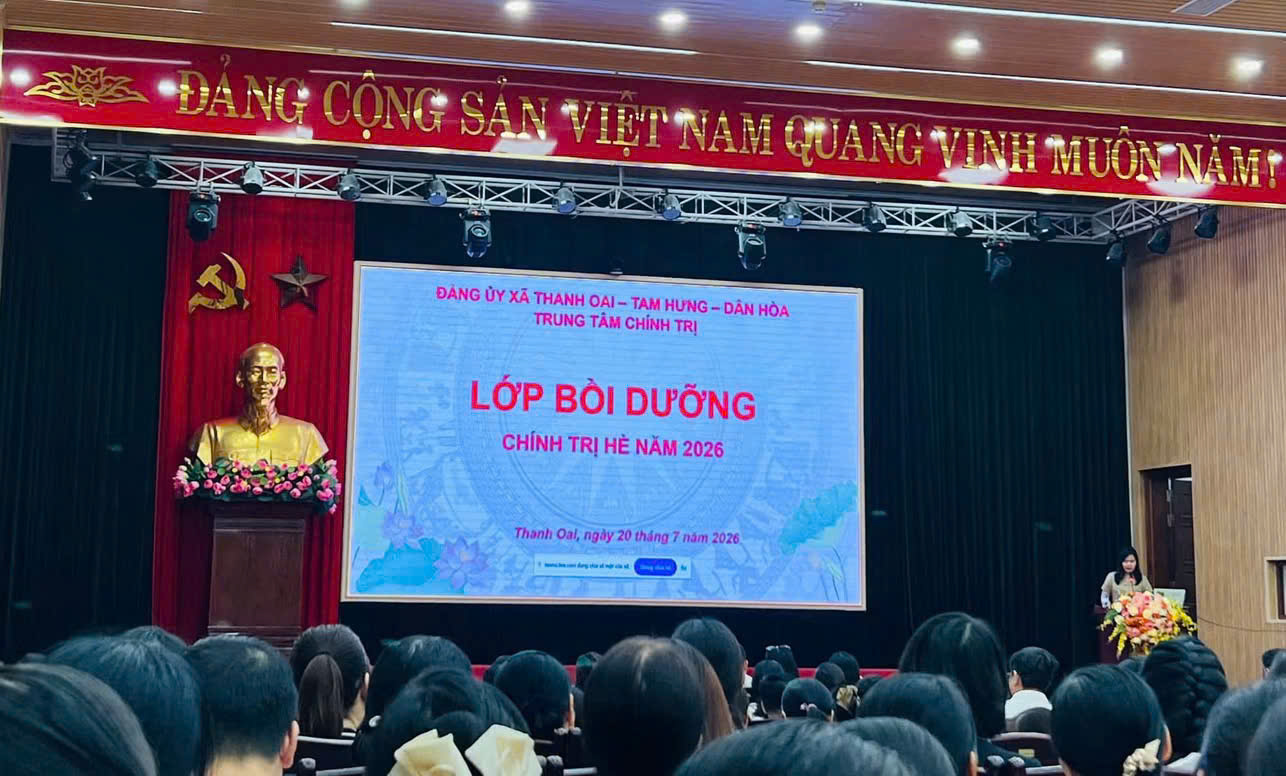 CB,GV,NV Trường MN Phương Trung I tham gia học tập lớp chính trị hè chuẩn bị tâm thế chào đón năm học mới