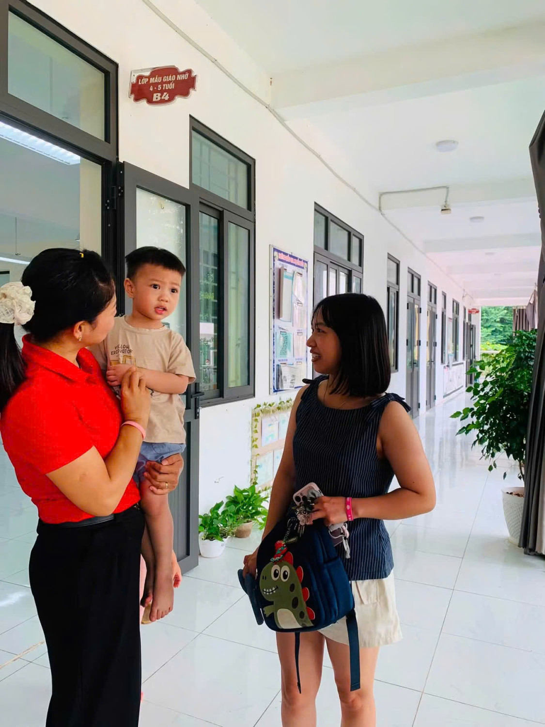 Ngày đầu tiên đi học của các bé trường MN Phương Trung I sau kì nghỉ hè