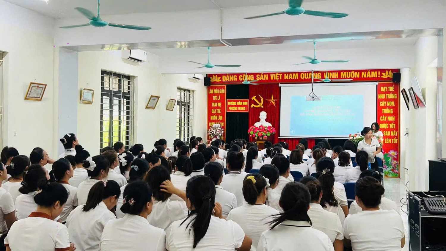 BUỔI GẶP MẶT TẬP THỂ CÁN BỘ – GIÁO VIÊN – NHÂN VIÊN TRƯỜNG MẦM NON PHƯƠNG TRUNG - LỄ RA MẮT BAN GIÁM HIỆU MỚI & TRI ÂN CÁN BỘ QUẢN LÝ